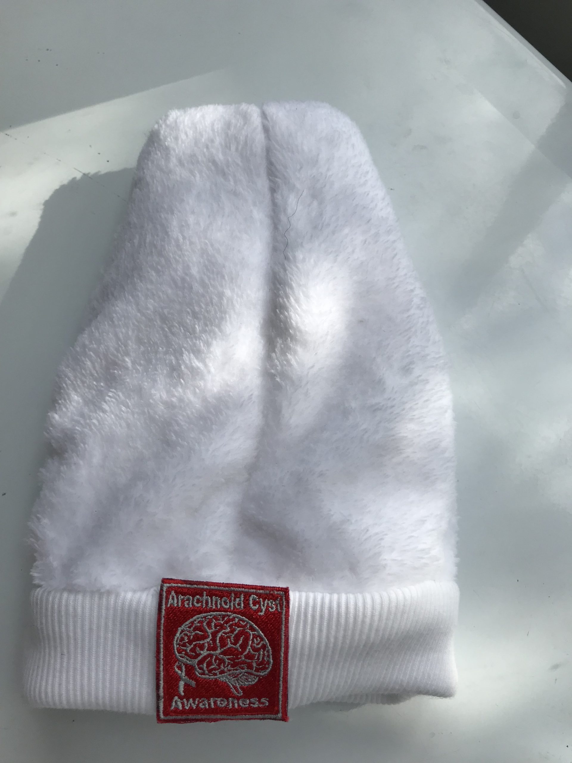 this Beanie comes in white or gret and is made with the softest baby coal fleece and soft ribbing it has two padded inserts to support baby's head post surgery.